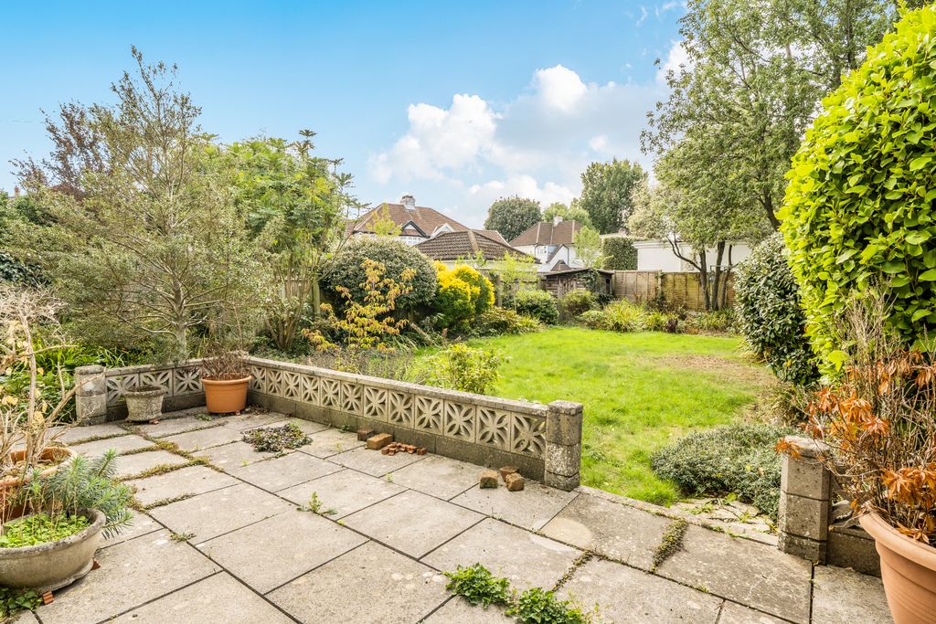 Property photo 2 of 19 Garden