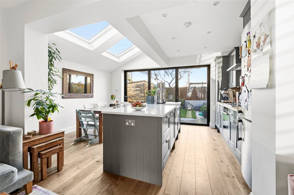 Property photo 2 of 12 Picture No. 11