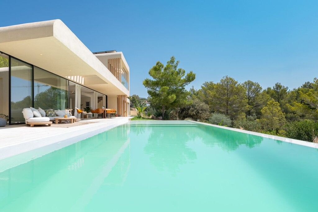 Property photo 2 of 20 Exterior And Pool (1)