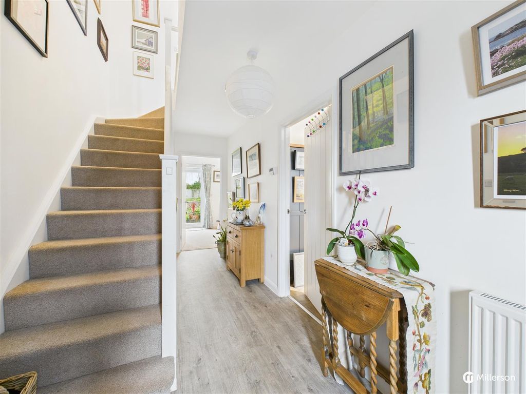 Property photo 2 of 23 Entrance Hallway