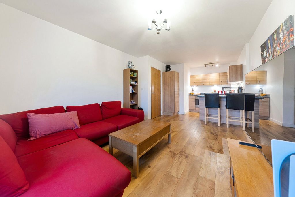 Property photo 2 of 18 Picture No. 01
