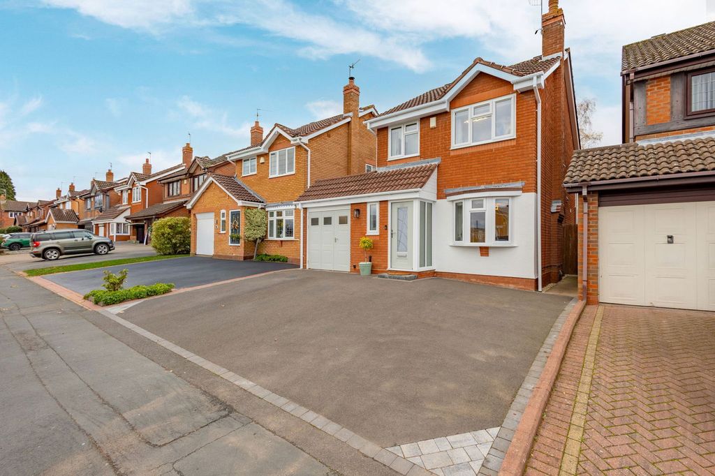 Property photo 3 of 28