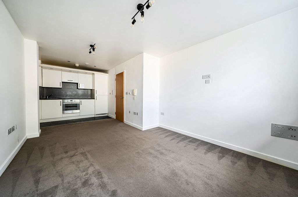 Property photo 3 of 10 Living/Kitchen