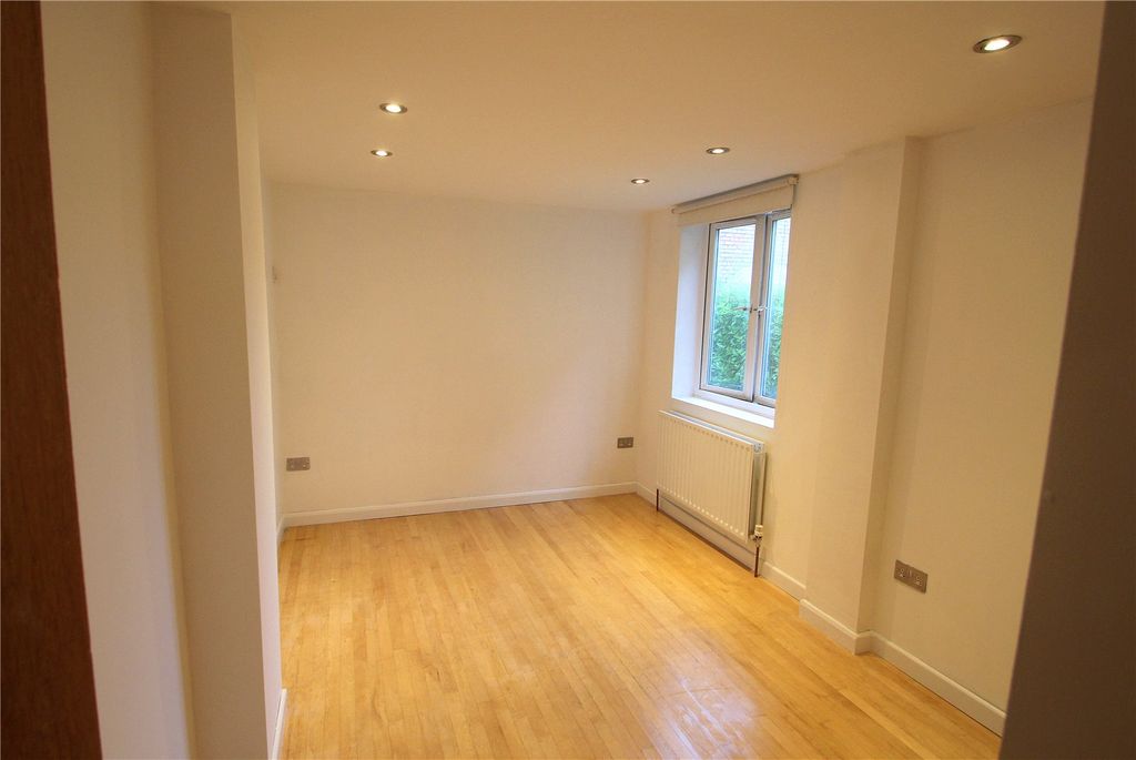 Property photo 3 of 6 Picture No. 05