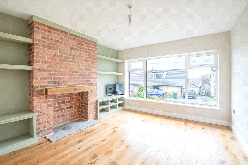 Property photo 3 of 27 Lounge