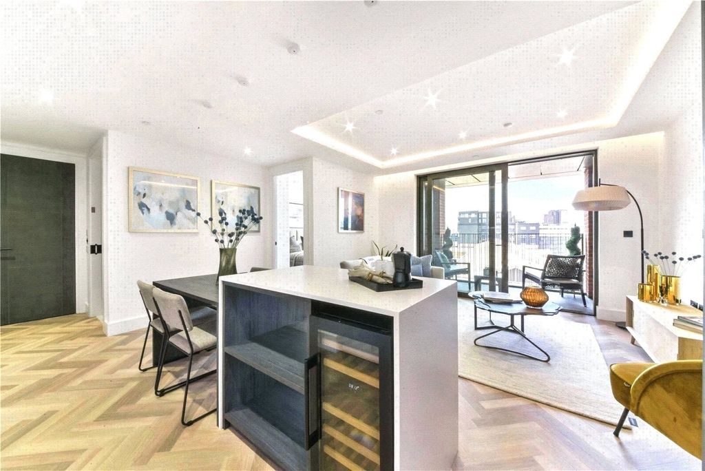 Property photo 1 of 9 32 Walton Clark Hous