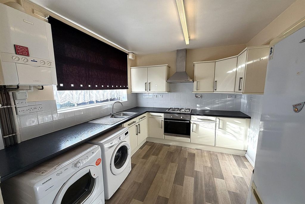 Property photo 2 of 10 Kitchen.Jpg