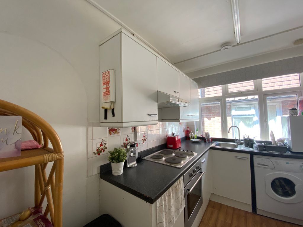 Property photo 1 of 9 Kitchen