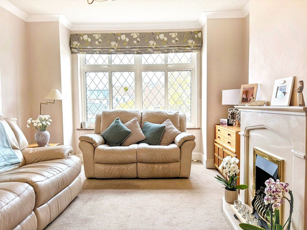 Property photo 2 of 25