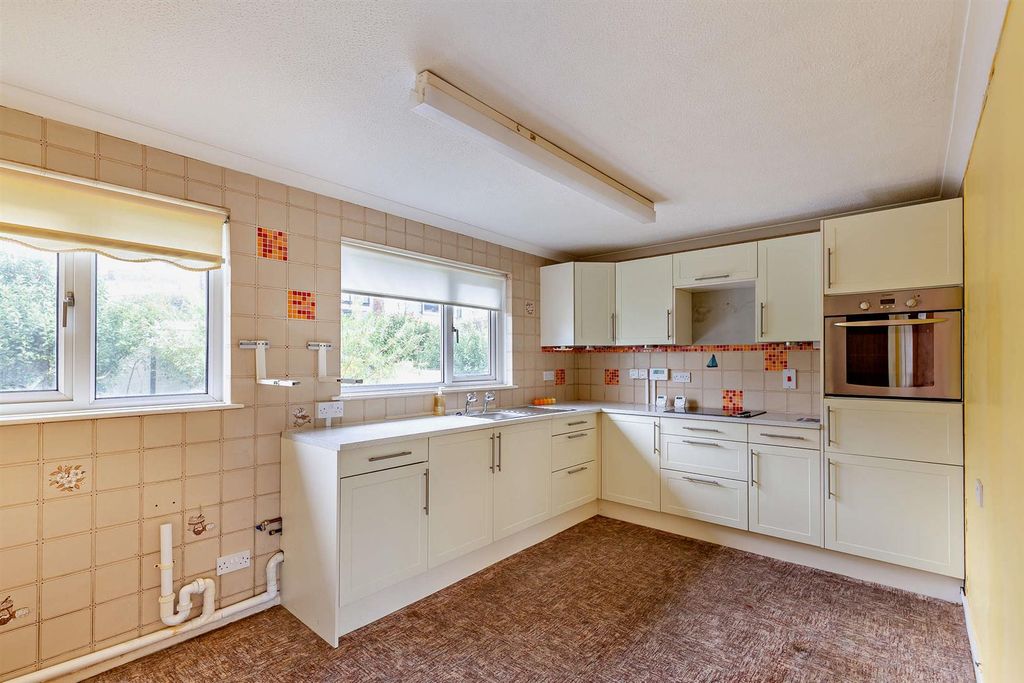 Property photo 2 of 14 8703428-Interior13-800.Jpg