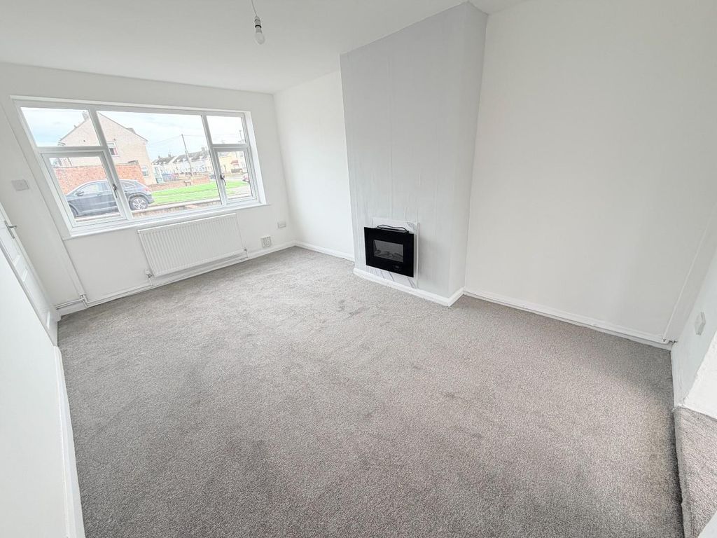 Property photo 2 of 24 Lounge