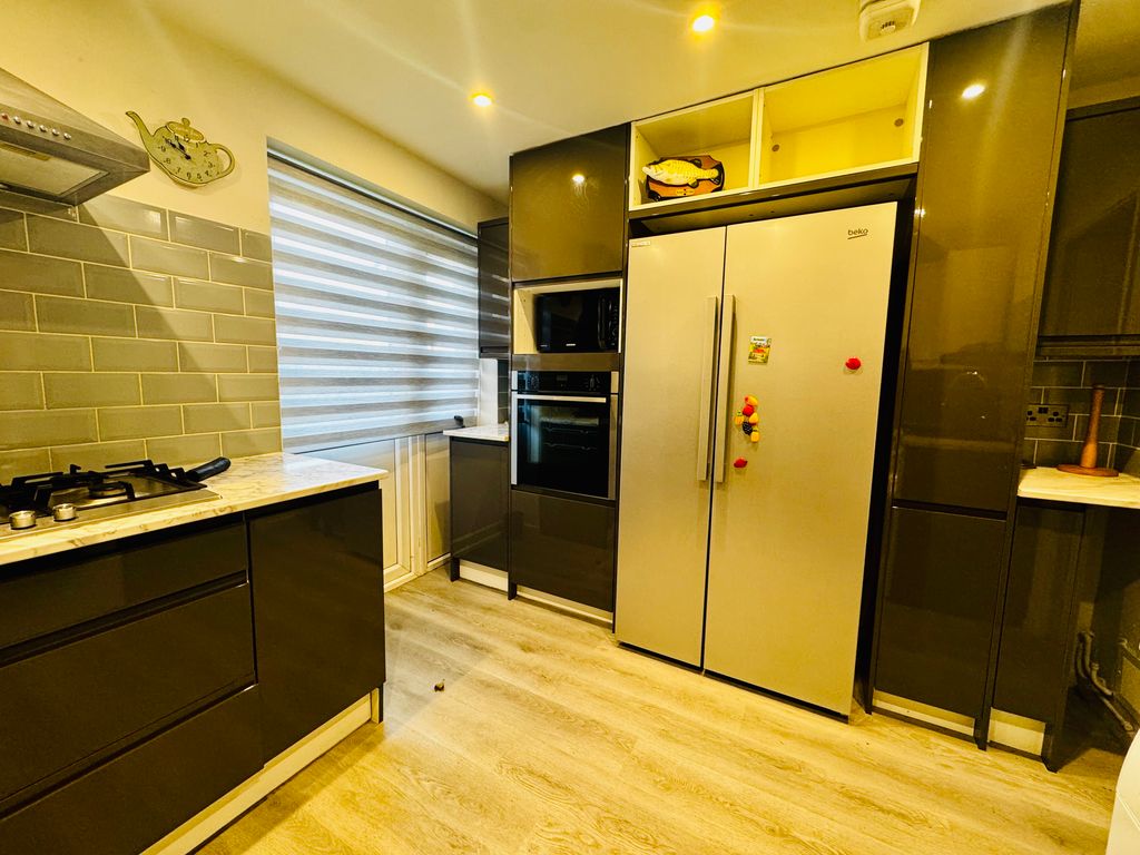 Property photo 3 of 18 Image