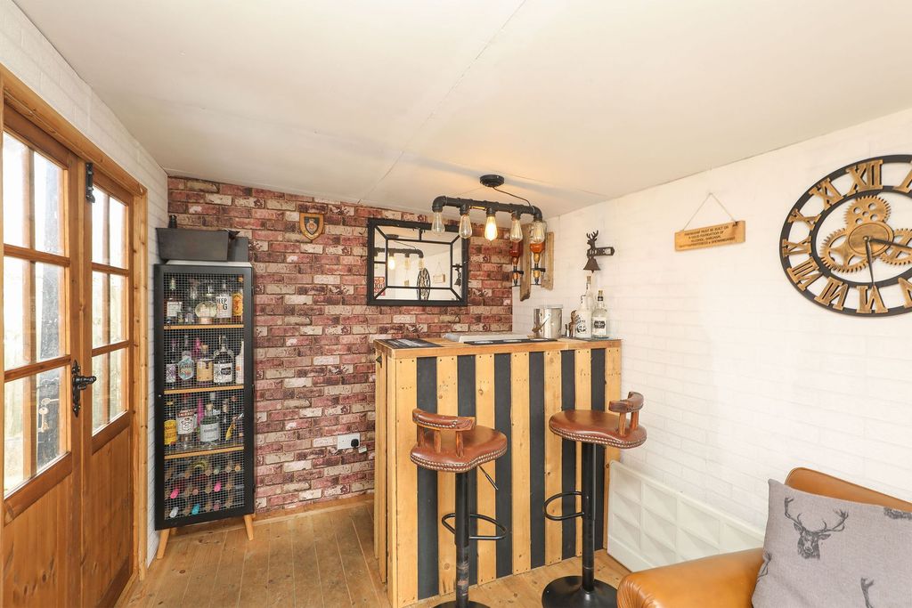 Property photo 3 of 25