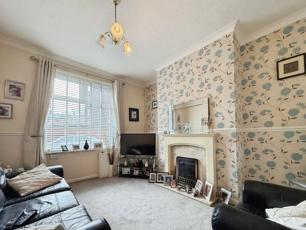 Property photo 3 of 16 Pbox-Living_Room-332539.Jpg