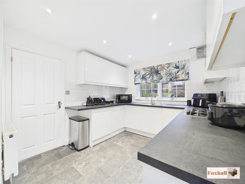 Property photo 3 of 17 Kitchen