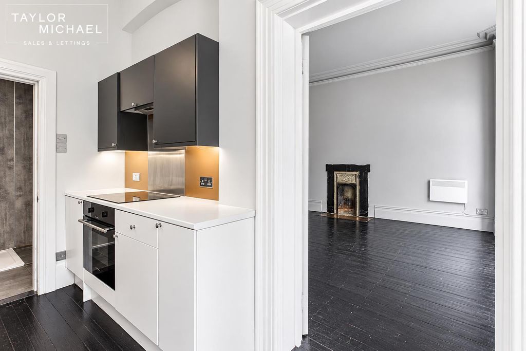 Property photo 3 of 12 Kitchen