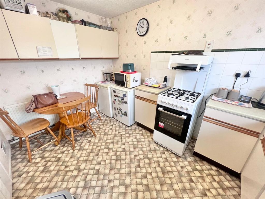 Property photo 2 of 10 Kitchen.Jpg