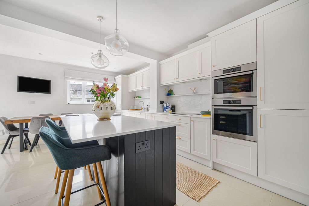 Property photo 2 of 22 Kitchen