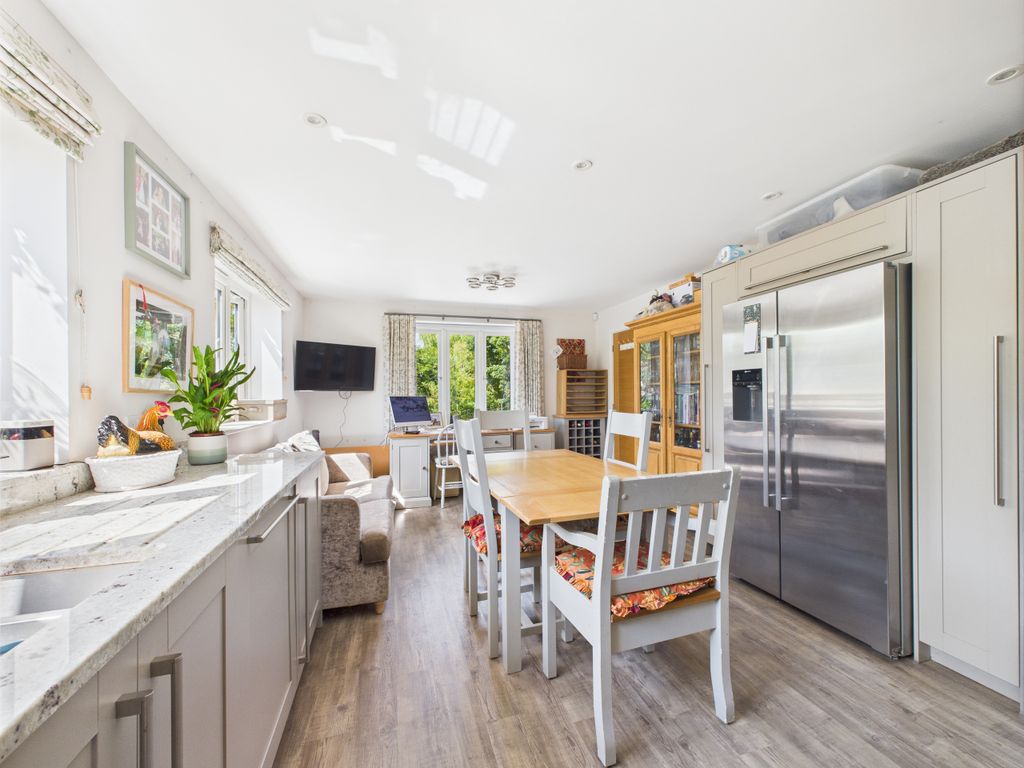 Property photo 3 of 19 Kitchen 1