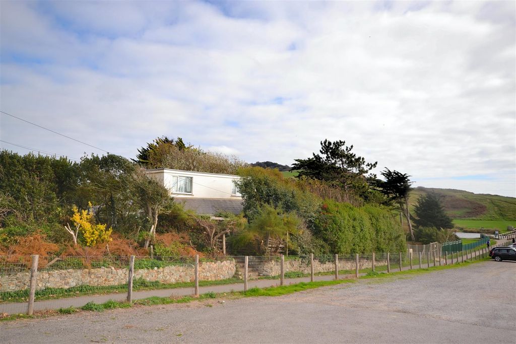 Property photo 1 of 27 0074.Png