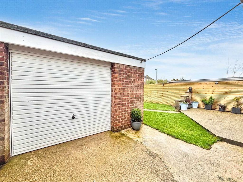 Property photo 3 of 27