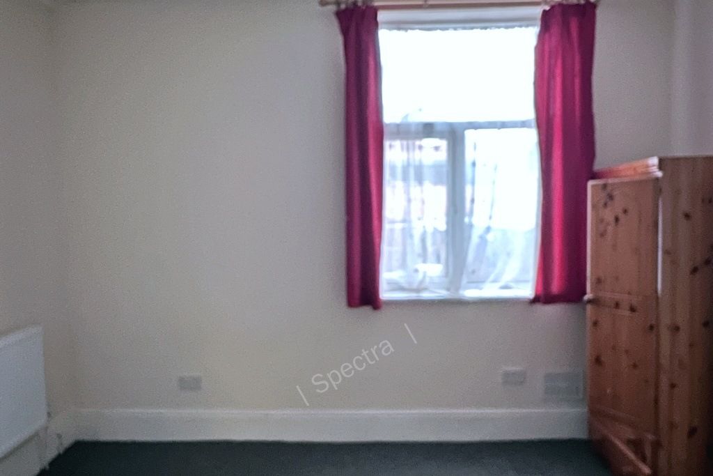 Property photo 3 of 8 Bedroom 1