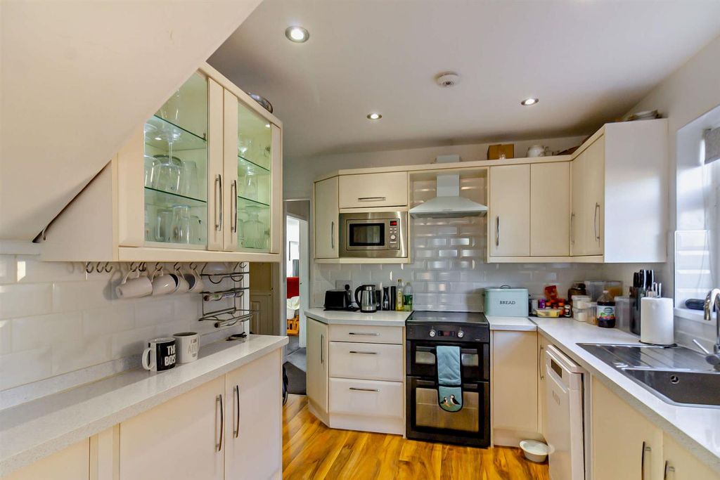 Property photo 2 of 13 8667964-Interior14-800.Jpg