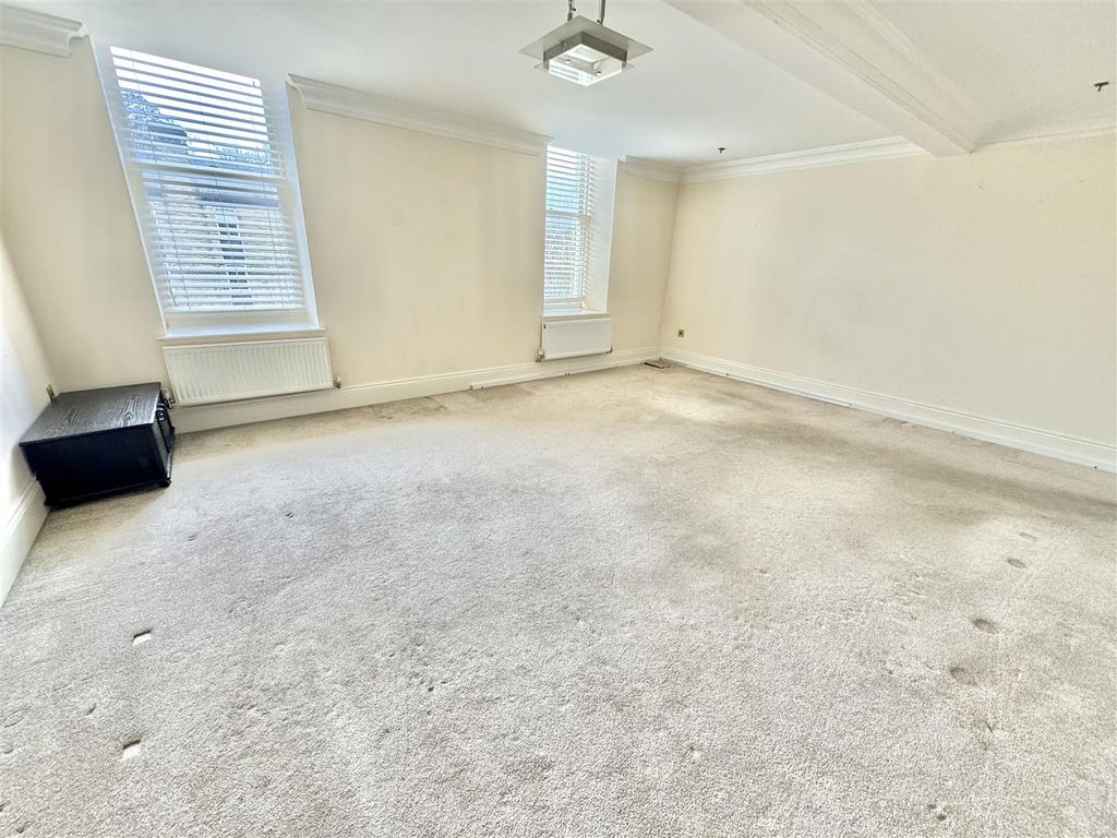 Property photo 3 of 15 Tempimagey6Pfee.Jpg