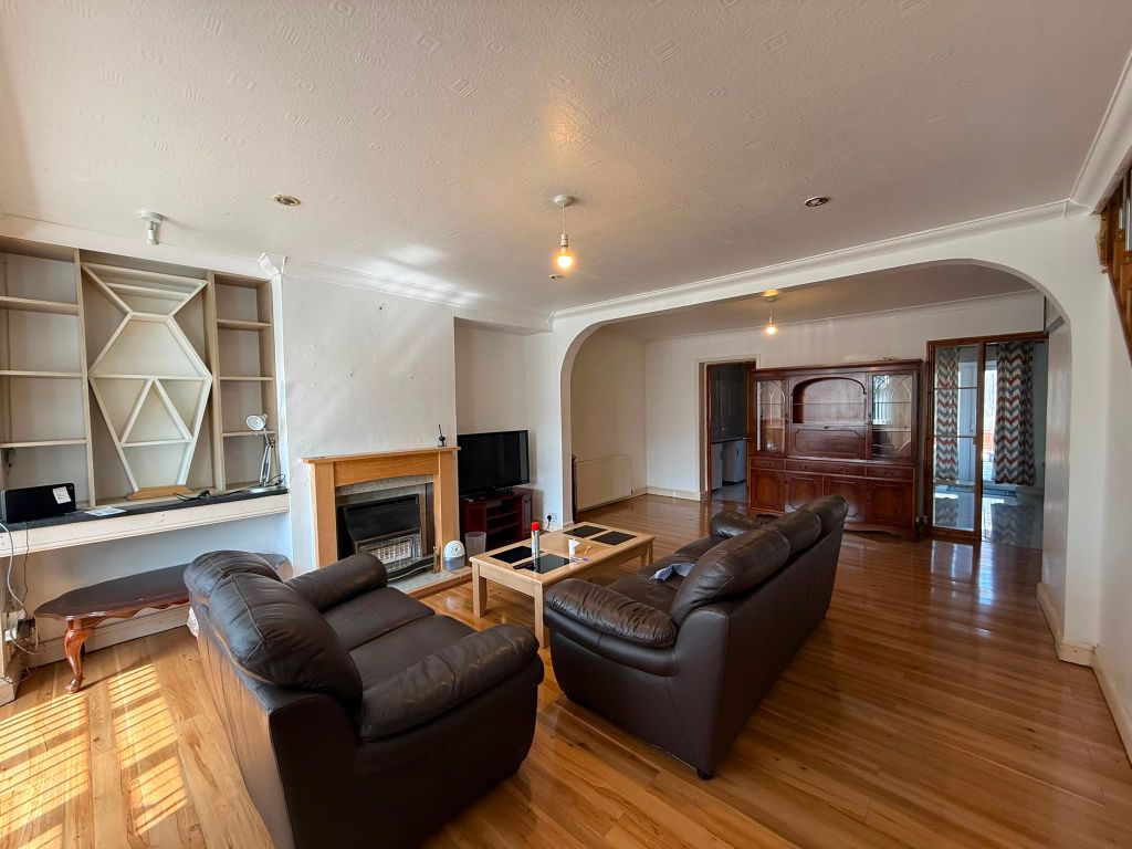 Property photo 2 of 12