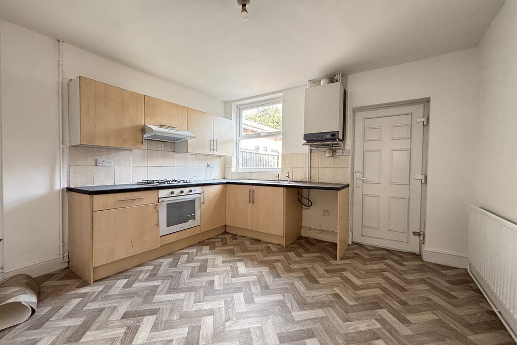 Property photo 2 of 9 Kitchen