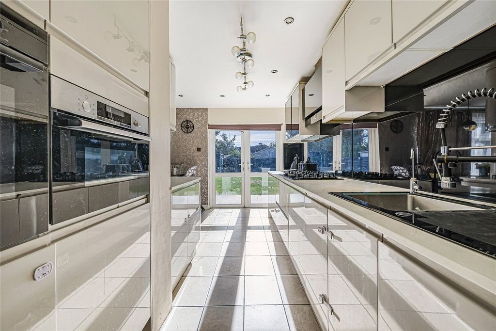 Property photo 3 of 22 Picture No. 33