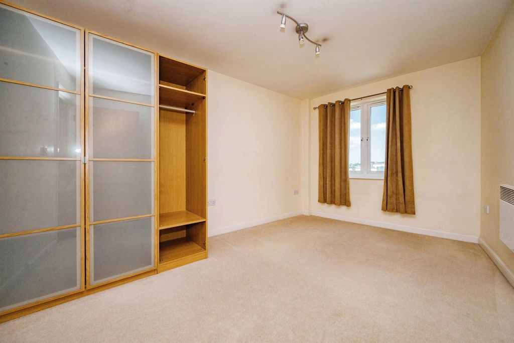 Property photo 3 of 8 Bedroom