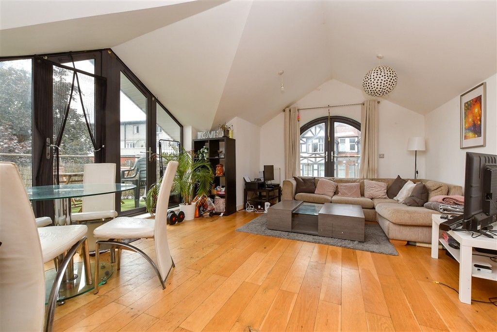 Property photo 3 of 8 Lounge / Kitchen / Diner