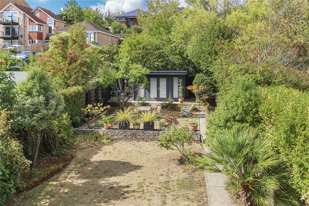 Property photo 3 of 23 Garden