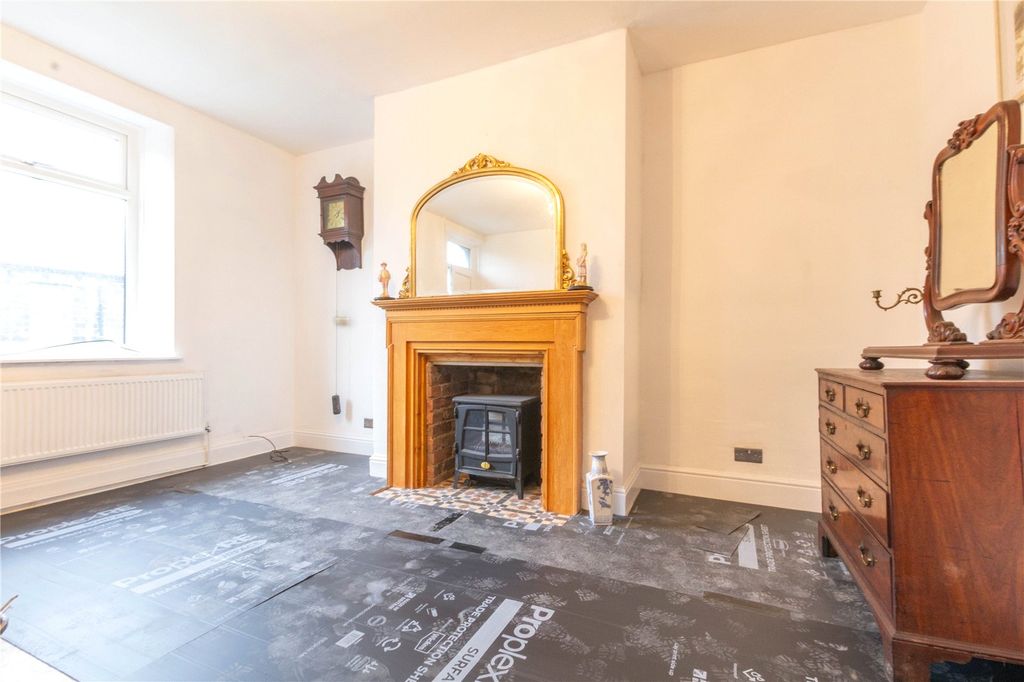 Property photo 3 of 27 Lounge