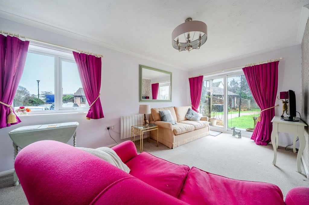 Property photo 3 of 11 Living Room