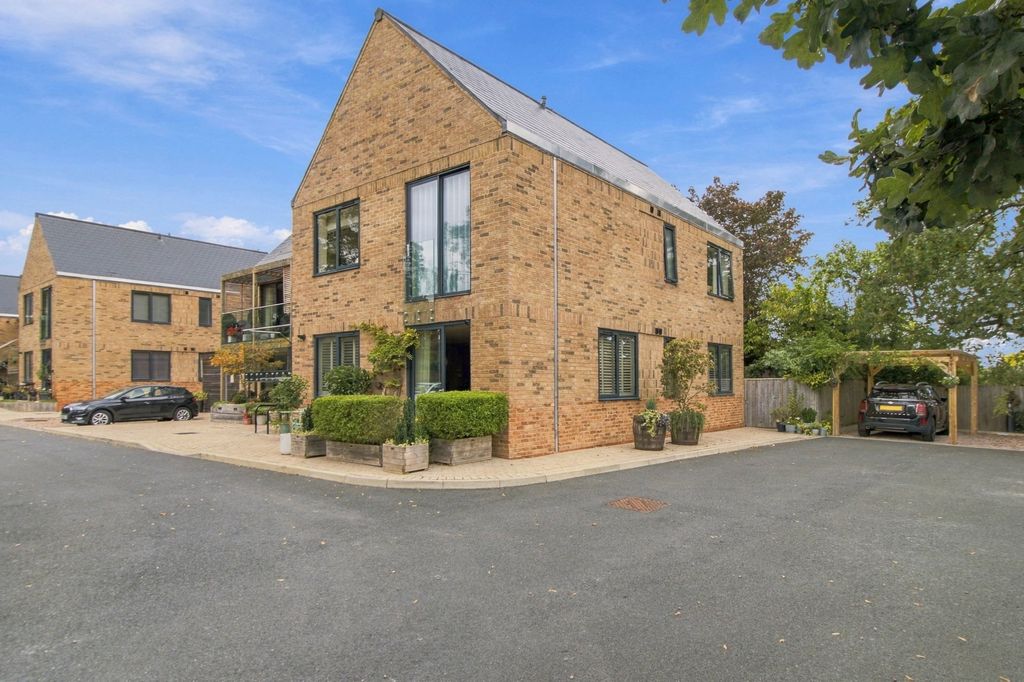 Property photo 1 of 24