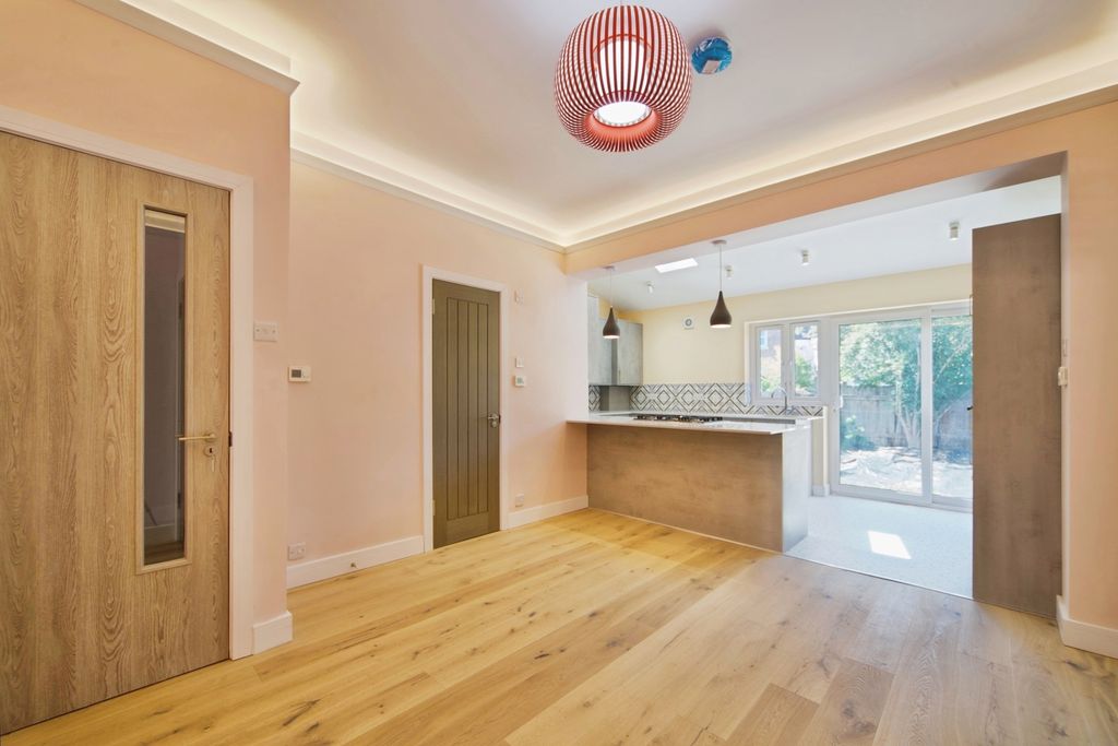 Property photo 2 of 17 Photo