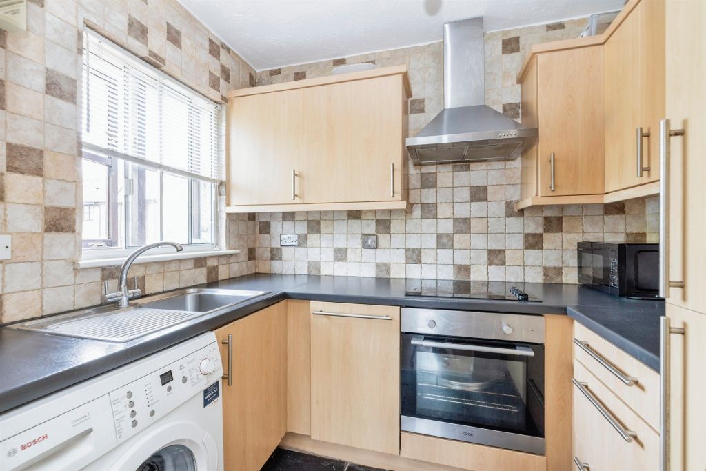 Property photo 2 of 7 Kitchen