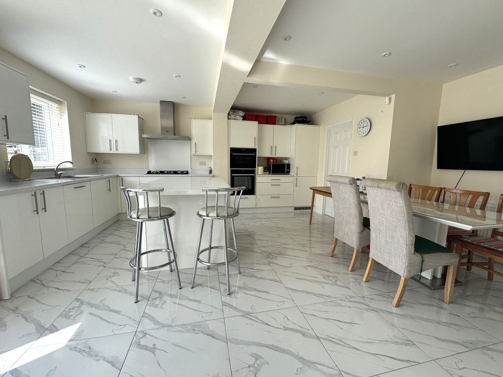 Property photo 2 of 22 27