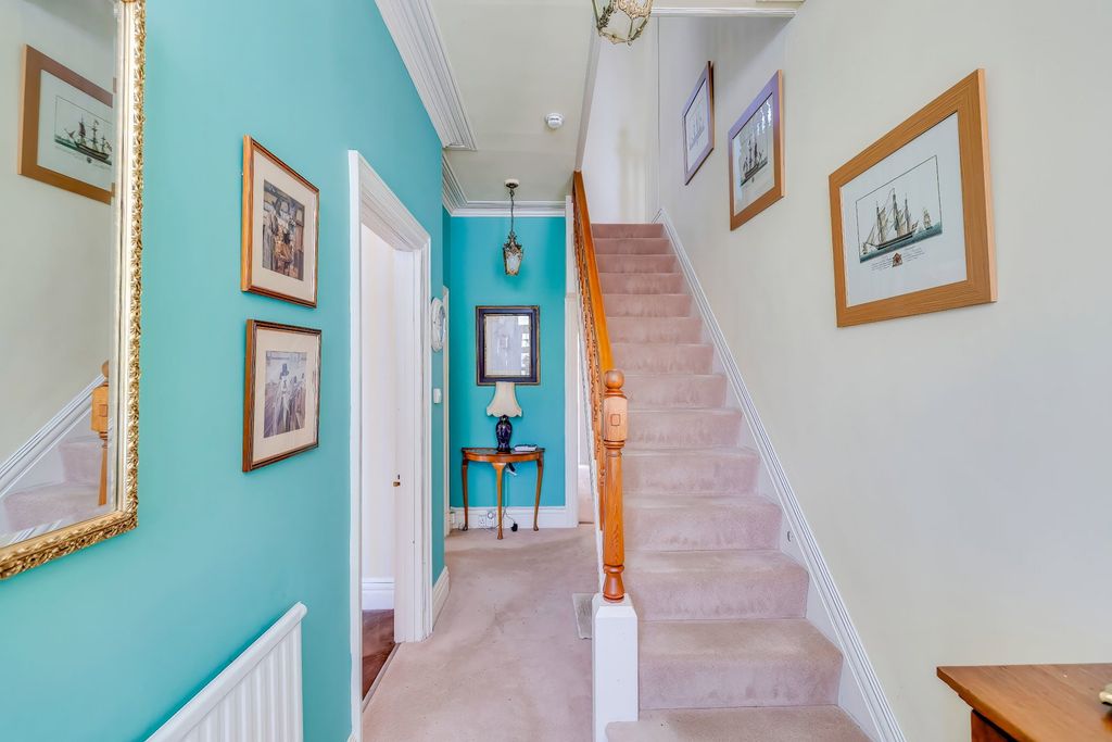 Property photo 2 of 33