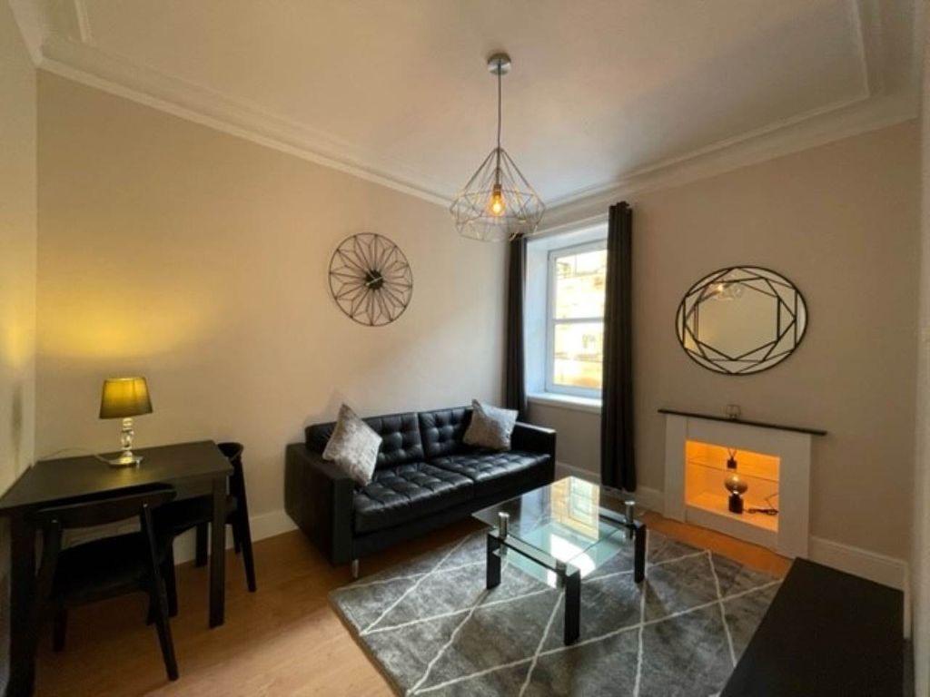 Property photo 2 of 11 Lounge