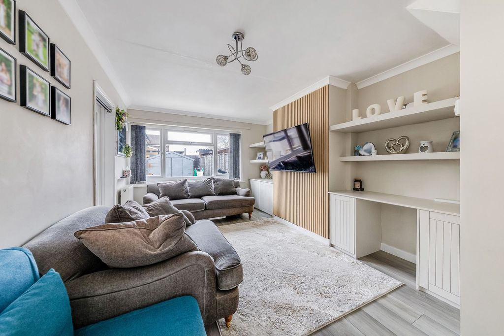 Property photo 3 of 17