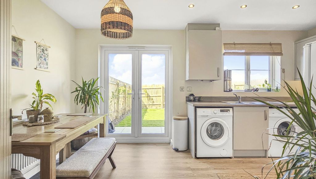 Property photo 3 of 28