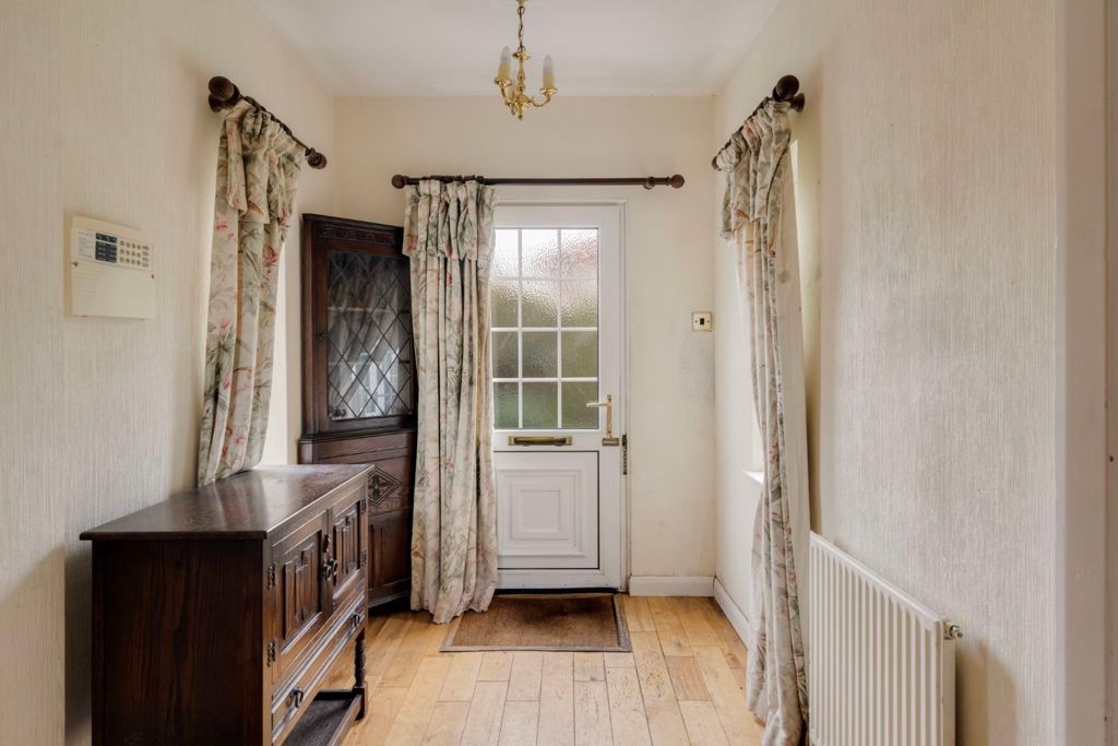 Property photo 3 of 16 Entrance Hall