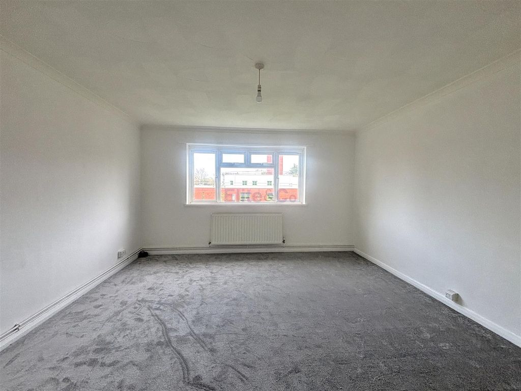 Property photo 1 of 12 Lounge/Diner