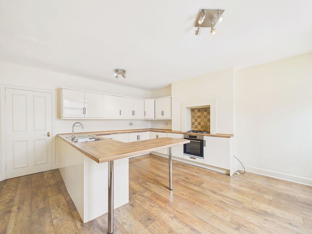 Property photo 3 of 9 Kitchen