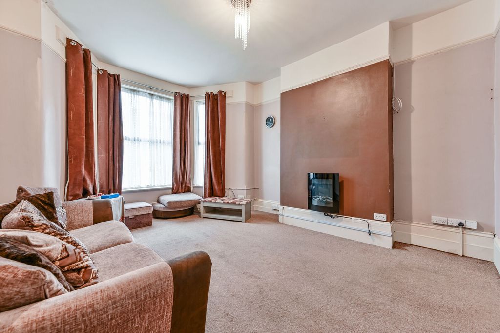 Property photo 2 of 26