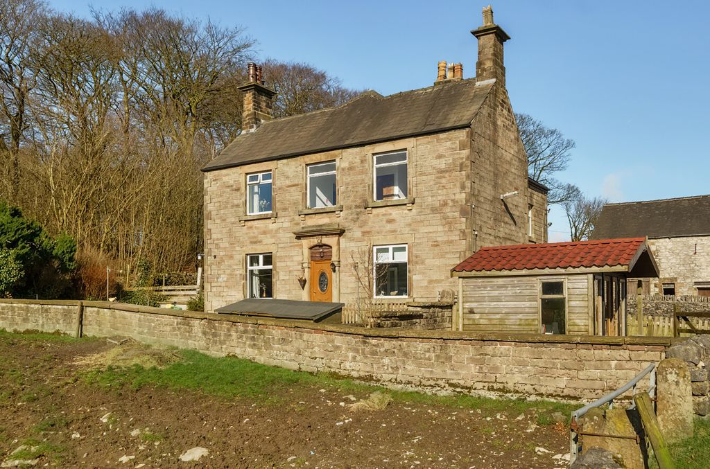 Property photo 2 of 25