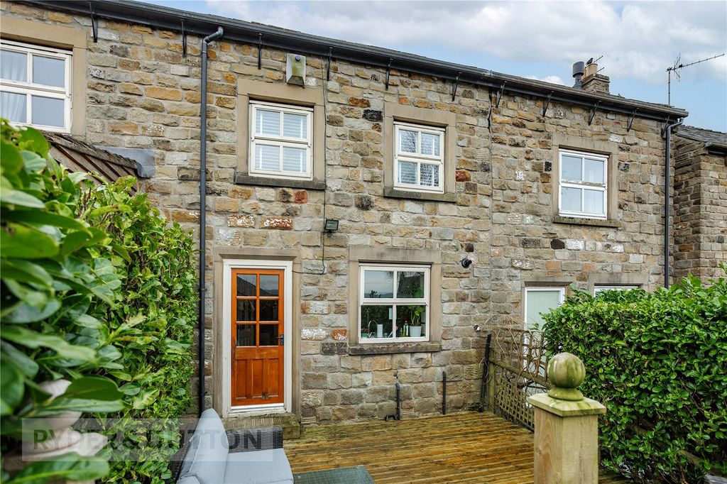 Property photo 2 of 25 Rear